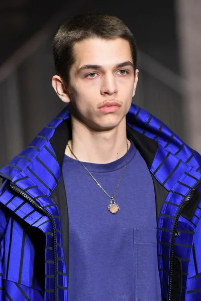 Look 11